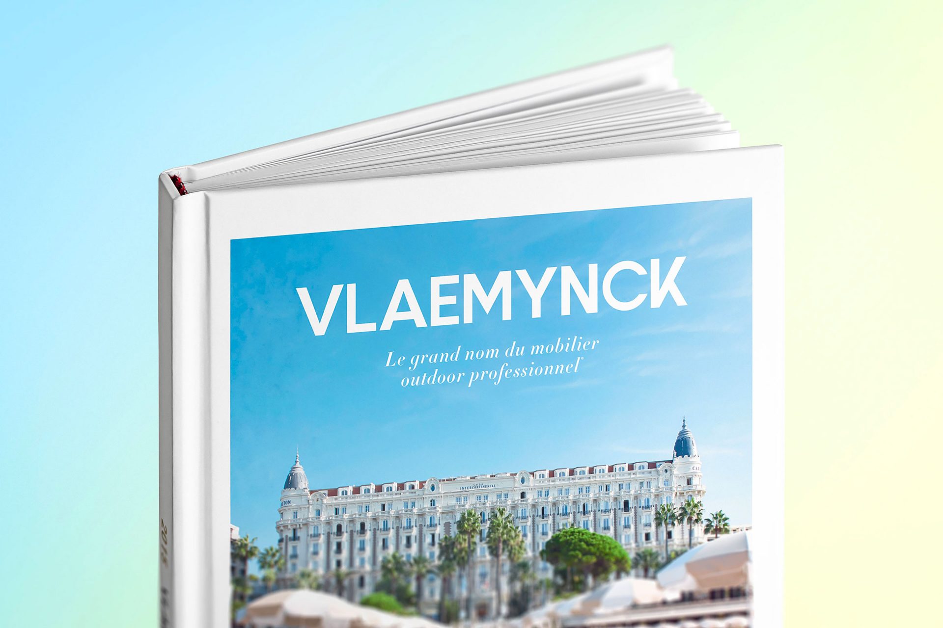 Édition / graphisme / shooting pour le magazine / catalogue contract professionnel de Vlaemynck